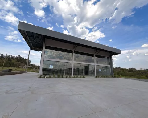 Prédio com 568m² para alugar no bairro Industrial, Igrejinha