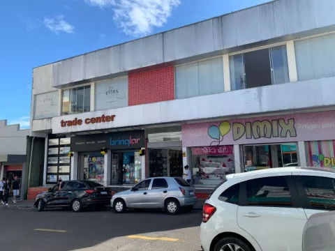 Sala com 2 banheiros e 358m² para alugar no bairro Centro, Parobe