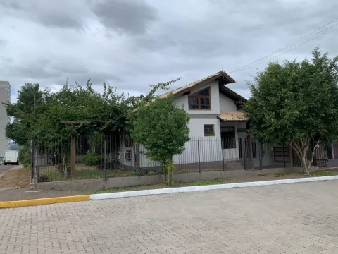 Casa Ampla com 4 Quartos à Venda