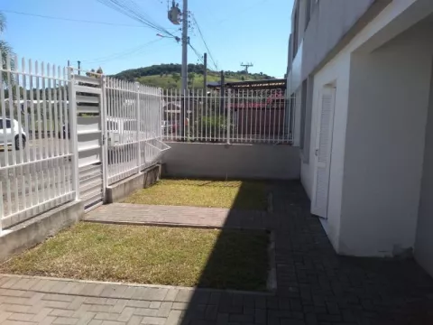 Apartamento sobrado com 2 dormitórios