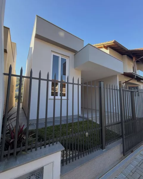 Casa com 2 quartos, 1 banheiro e 61m² à venda no bairro Viaduto, Igrejinha